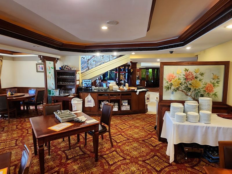 EAST Restaurant & Lounge, Wells