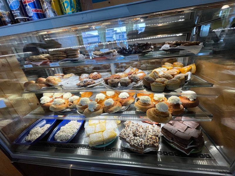 Winona's Restaurant And Bakery