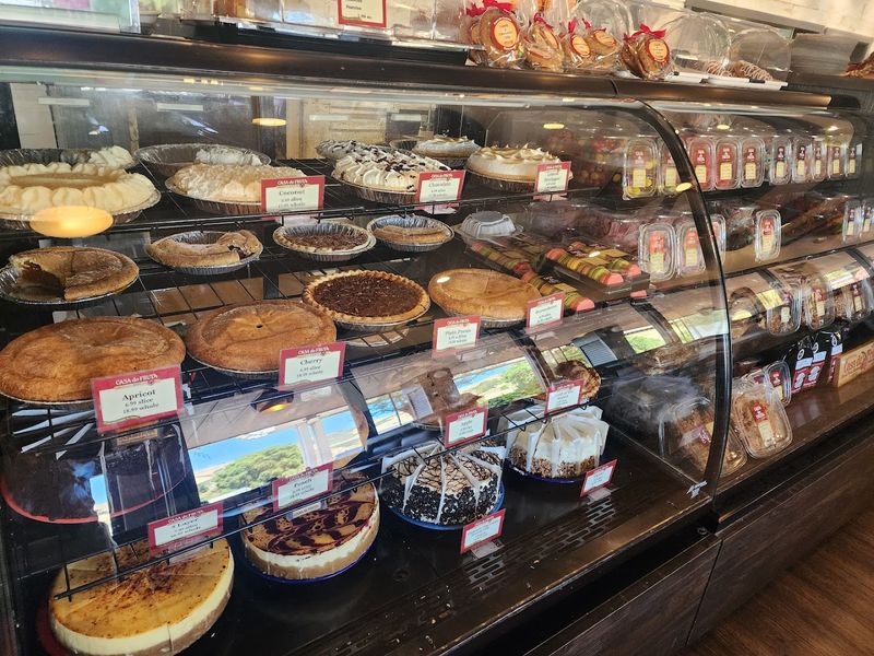 The Pie Case That Stops People Mid-Step