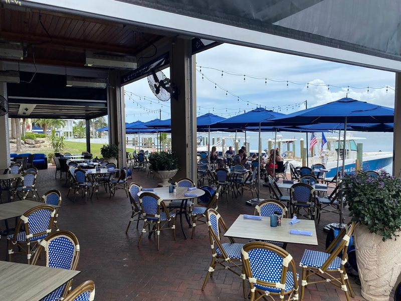 These Florida Waterfront Restaurants Turn Every Meal Into A Scenic Experience - Decor Hint Dry Dock Waterfront Grill