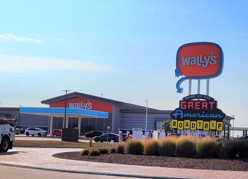 Wally's Travel Center, Pontiac