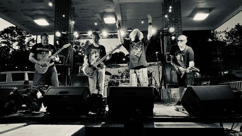 This North Carolina Groovy '60s Beatles Restaurant Feels Like A Time Machine - Decor Hint Feel The Live Music Energy