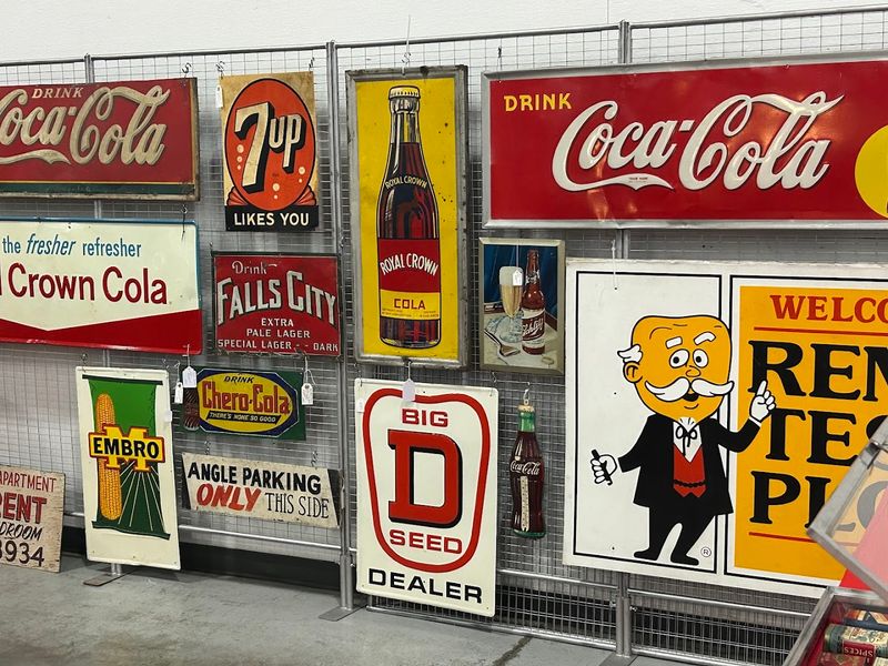 These Illinois Flea Markets Are Full Of Hidden Treasures Waiting To Be Found - Decor Hint Grayslake Antique & Vintage Flea Market