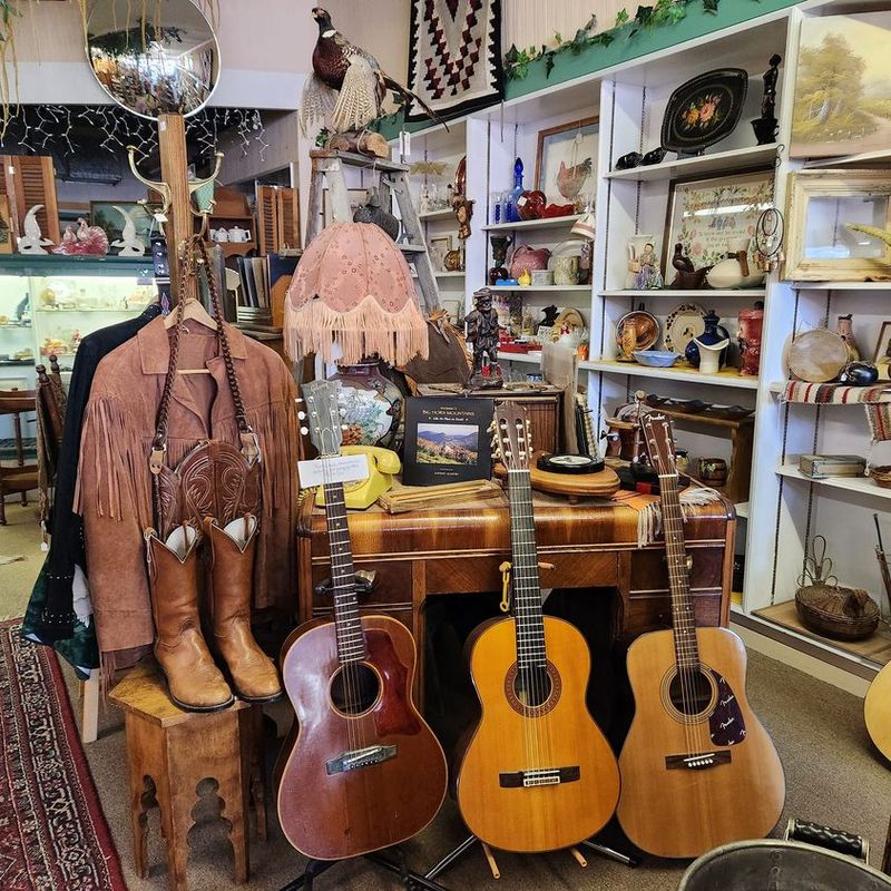 Treasure Chest Antiques & Collectibles