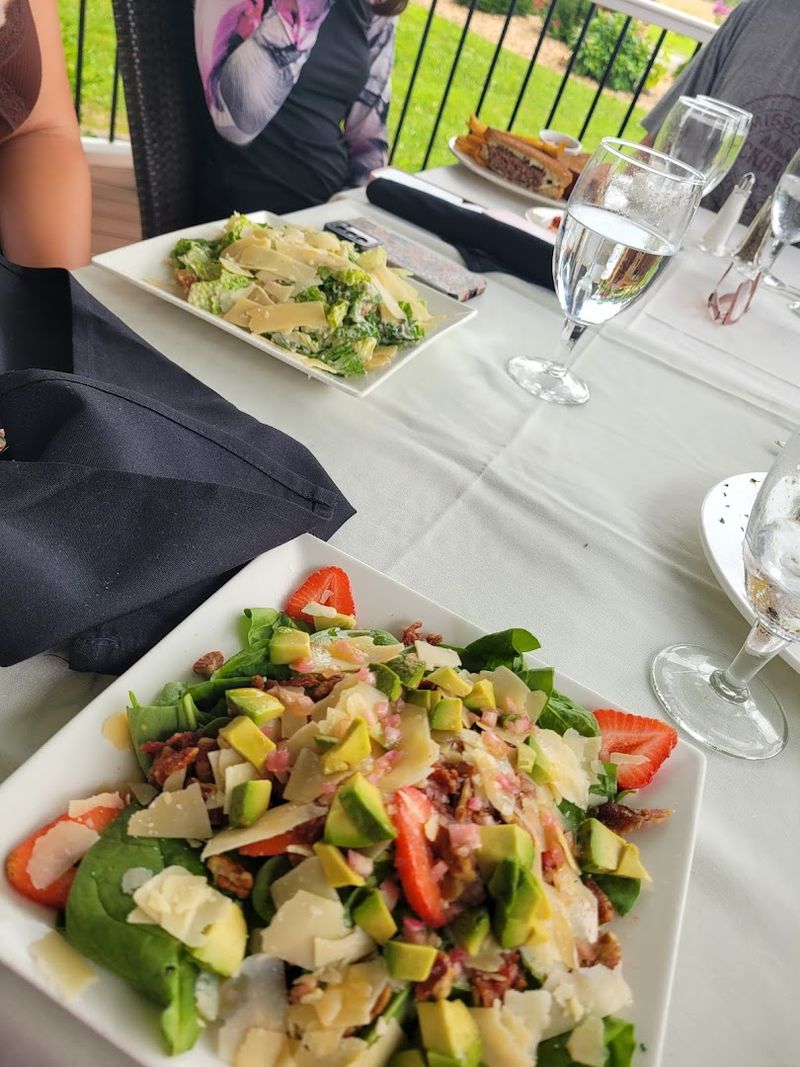 12 Hidden Missouri Restaurants That Locals Love And Tourists Miss - Decor Hint Sybill's, St. James