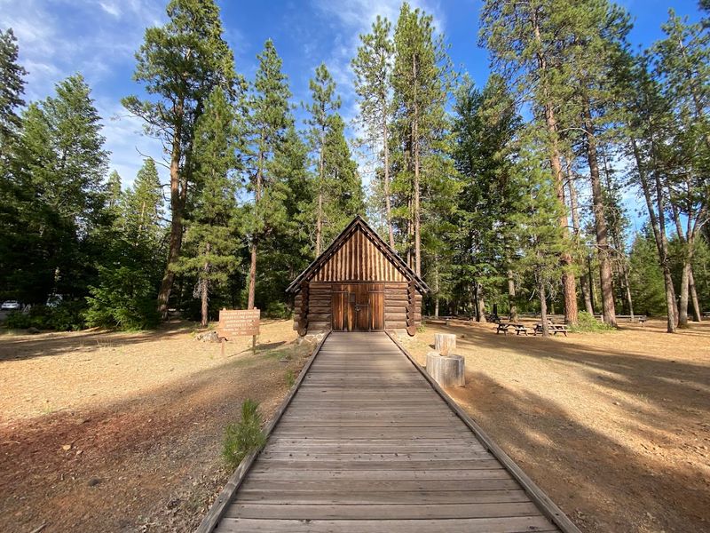 Cozy Cabins Near The Creek