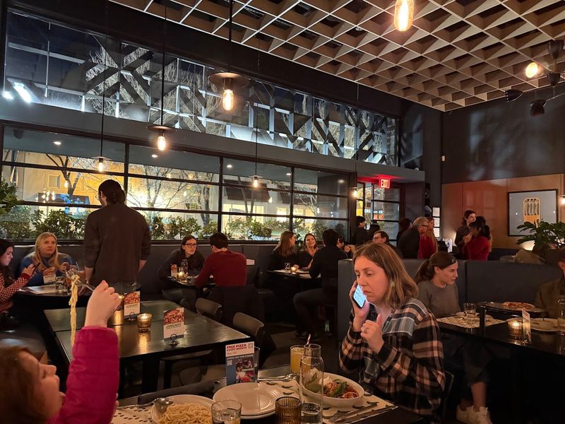 14 Texas Pizza Places Serving Slices You'll Dream About - Decor Hint Pizzana