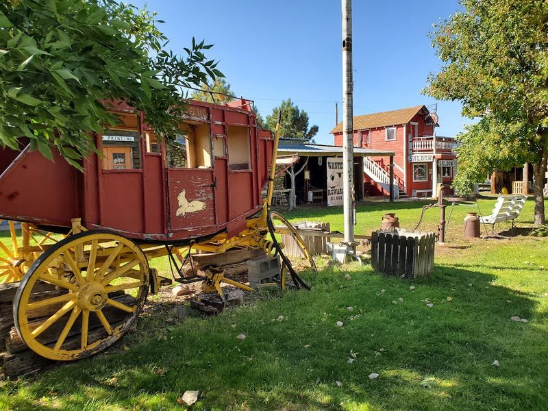 Dobby's Frontier Town, Alliance