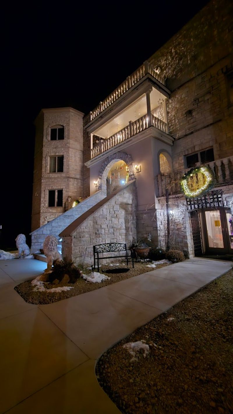 9 Unique Castle-Inspired Spots In Wisconsin Worth Visiting - Decor Hint Wisteria Castle