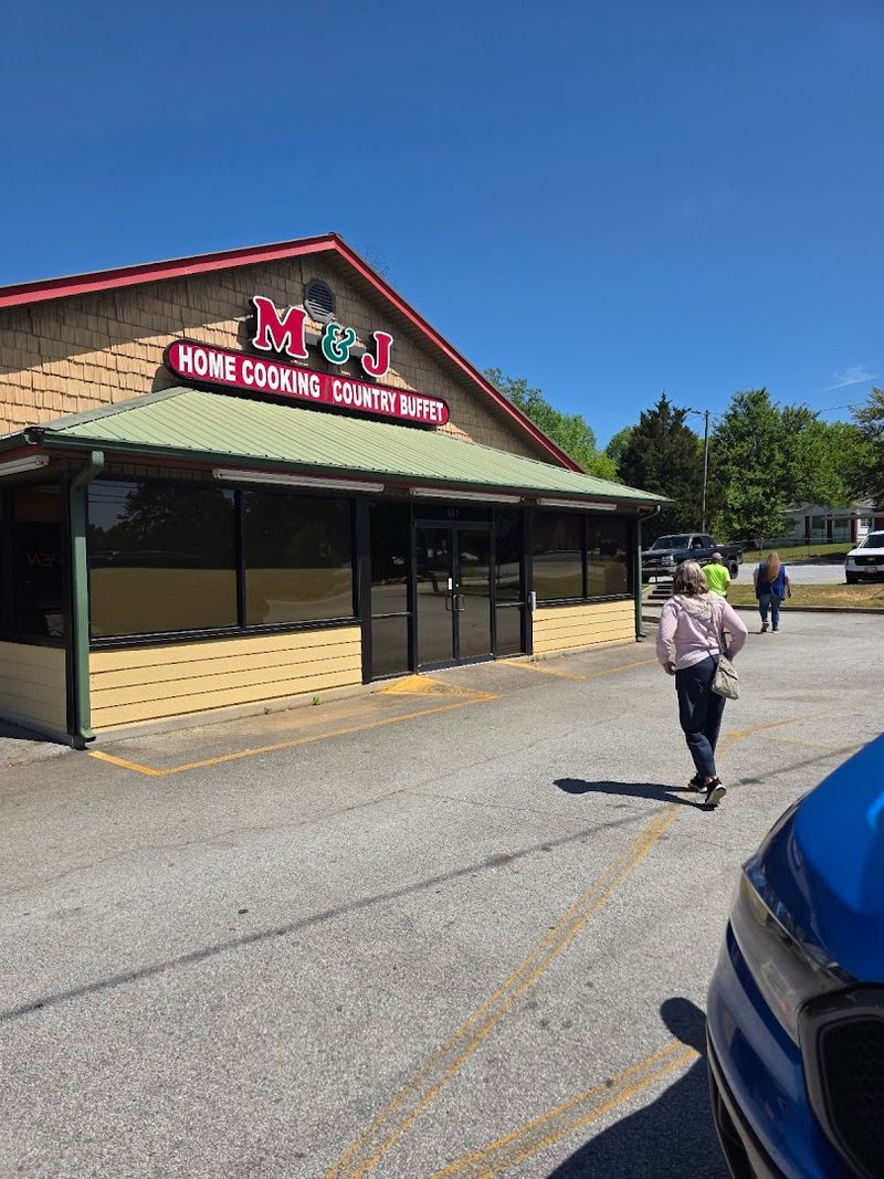 This Humble Georgia Restaurant Serves A Buffet Worth The Trip - Decor Hint Multiple Georgia Locations for Convenient Access