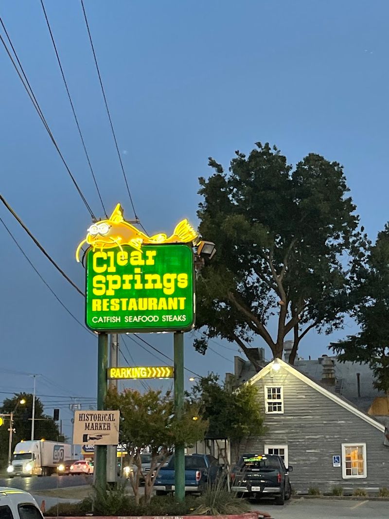 These Texas Catfish Joints Are The Ones Locals Will Travel For - Decor Hint Clear Springs Restaurant