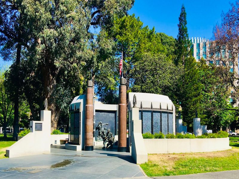 Most People Don't Know About This Stunning 40-Acre Rose Garden In California - Decor Hint The Garden Sits Inside The Larger 40-Acre Capitol Park
