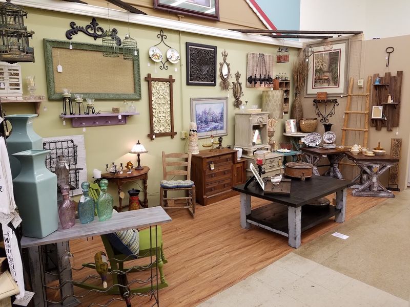 Queen of Hearts Antiques & Interiors – Marietta