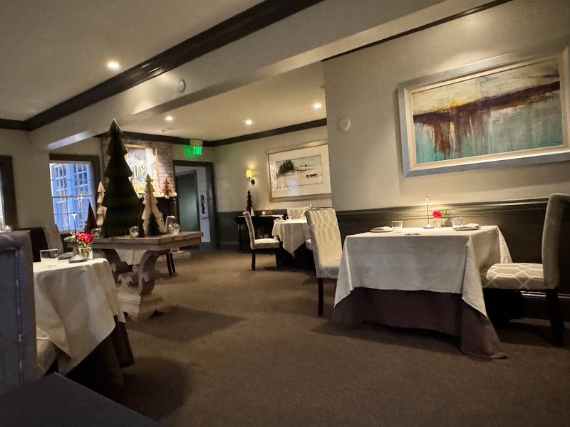 A North Carolina Restaurant Where Southern Classics Are Elevated To Masterpieces - Decor Hint Historic Room Atmosphere