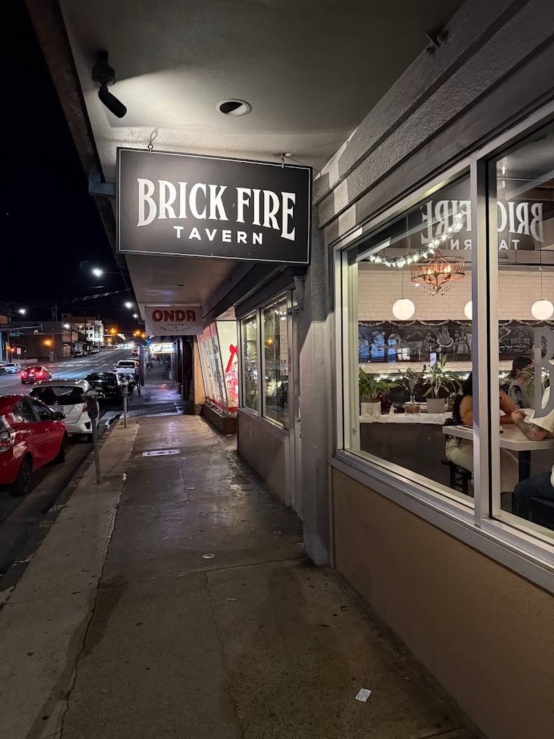 10 Unexpected Italian Restaurants In Hawaii That Totally Deliver - Decor Hint Brick Fire Tavern