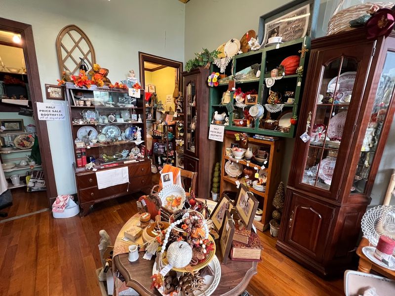 This Louisiana Antique Mall Is Worth Taking Your Time To Explore - Decor Hint A Place Where Every Kind Of Antique Finds Its Moment