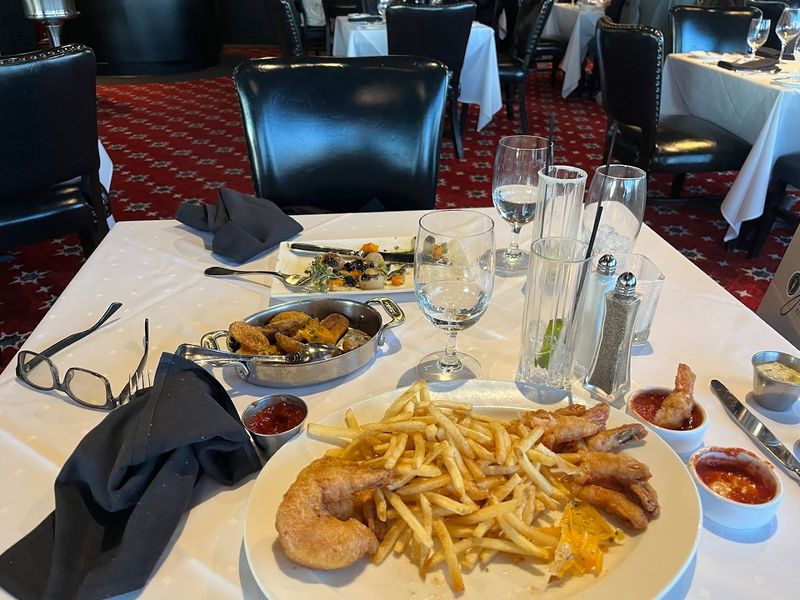 8 Michigan Restaurants Known For Fried Fish Done Right - Decor Hint Joe Muer Seafood