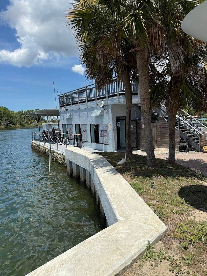 These Florida Waterfront Restaurants Turn Every Meal Into A Scenic Experience - Decor Hint Waterfront Social