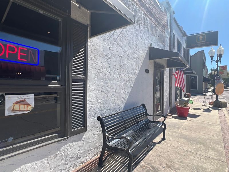 A Vault-Themed Shop In Small-Town Florida Now Serves Some Of The Sweetest Treats Around - Decor Hint A Local Spot That Quickly Becomes A Go-To