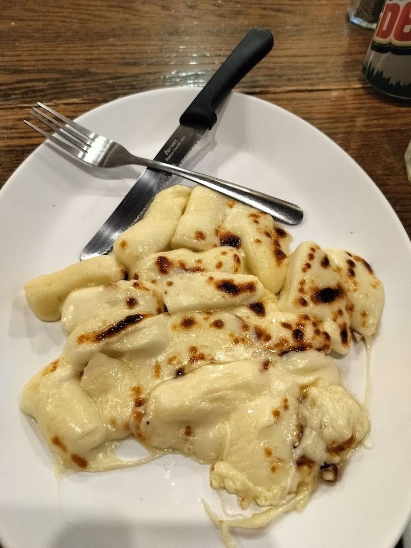 This Historic Wisconsin Cheese Store Is Known For A Great Pastrami Sandwich - Decor Hint What To Know Before You Order