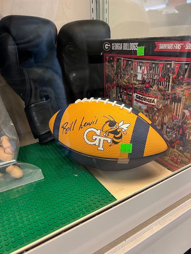 Generous Store Hours Fit Most Schedules