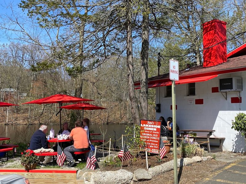 A Scenic Place For A Relaxed Meal
