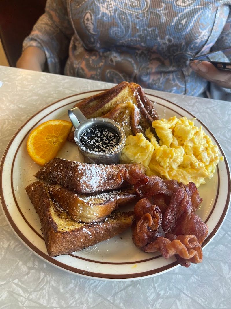 A Retro Diner Atmosphere That Feels Genuinely Warm