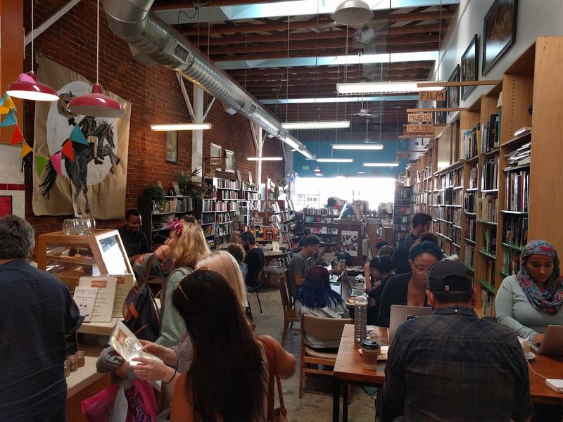 Stories Books & Cafe, Los Angeles