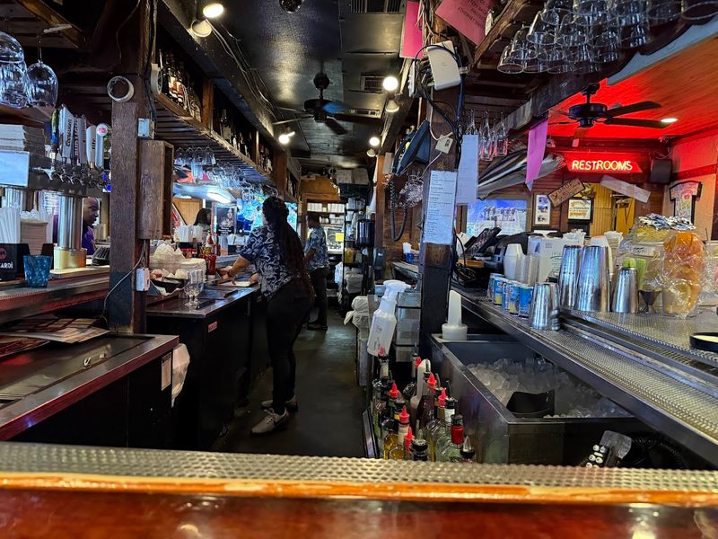 Live Music and Entertainment That Elevates the Vibe