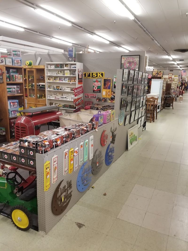 The Ultimate Treasure-Hunt Shopping Destination