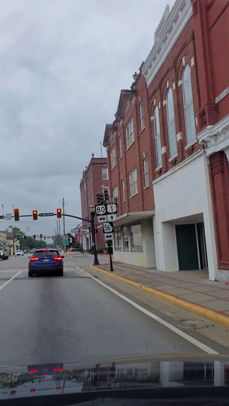 These 13 Quiet Georgia Streets Offer A Relaxing And Budget-Friendly Escape - Decor Hint Swainsboro's Historic Downtown