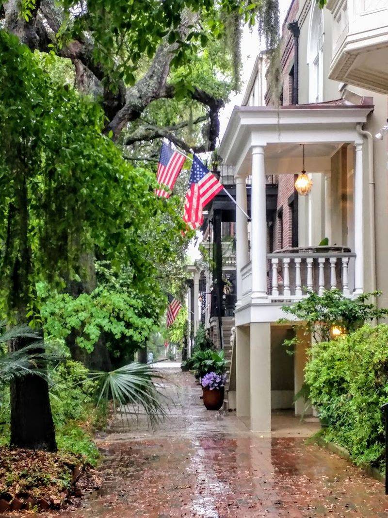 These 13 Quiet Georgia Streets Offer A Relaxing And Budget-Friendly Escape - Decor Hint Savannah's Jones Street
