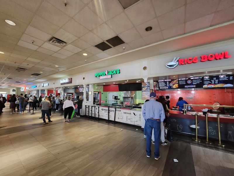 Diverse Dining Options to Recharge Mid-Shop