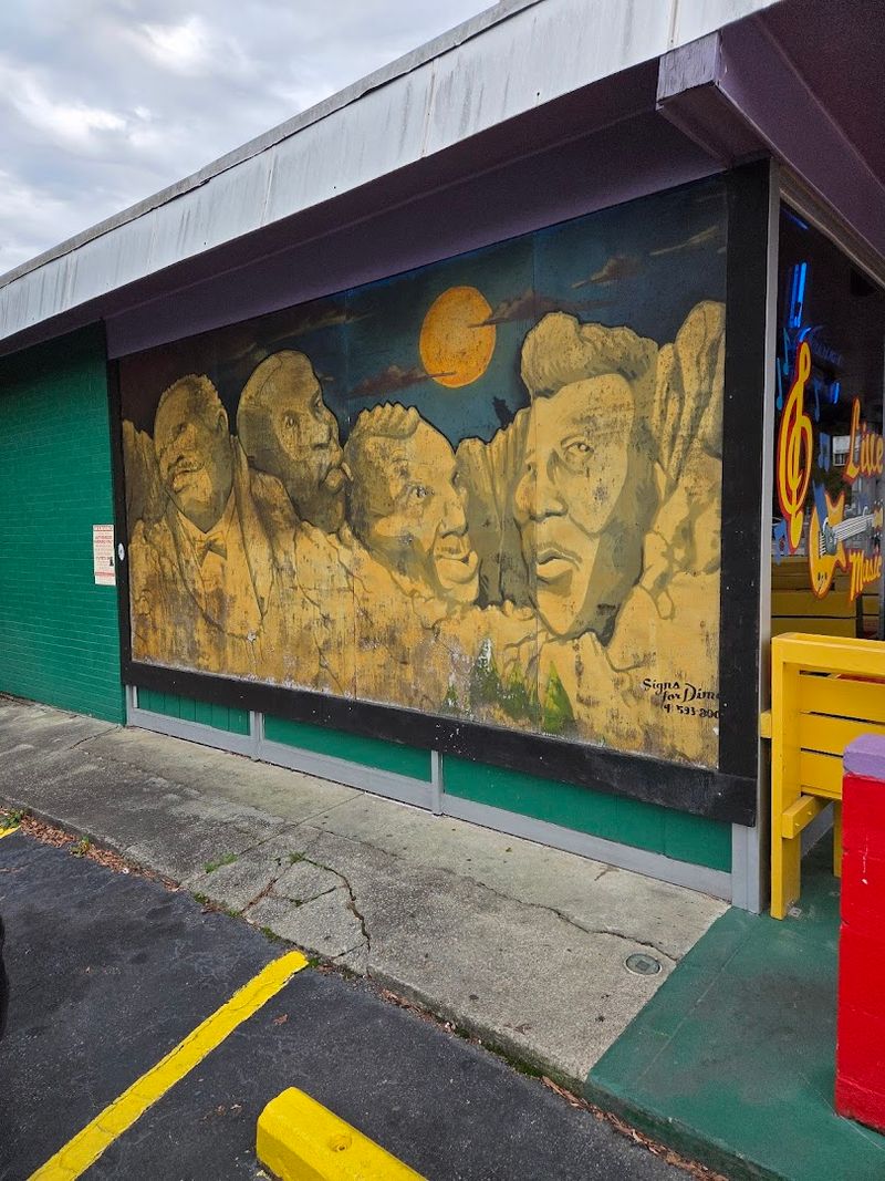 Pet-Friendly Patio Policy