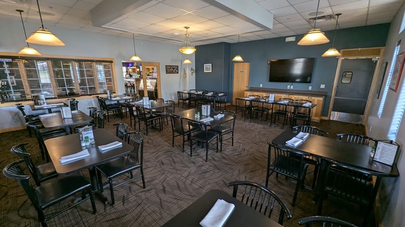 8 Iowa Seafood Spots Where The Atmosphere Is As Good As The Food - Decor Hint Waterfront Seafood Market Restaurant Ankeny