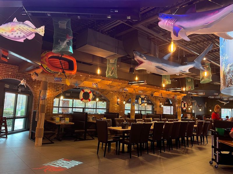 Hook & Reel Cajun Seafood – Duluth