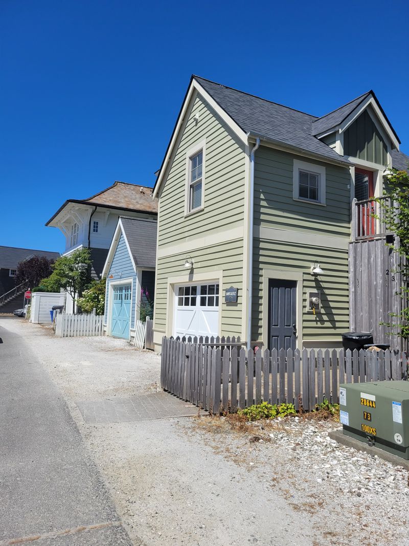 A Close-Knit Community That Keeps It Quiet