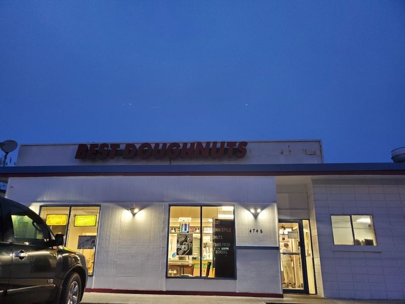 2026 Is The Year To Try These Melt-In-Your-Mouth Glazed Donuts In Georgia - Decor Hint A Variety of Breakfast Items Beyond Donuts