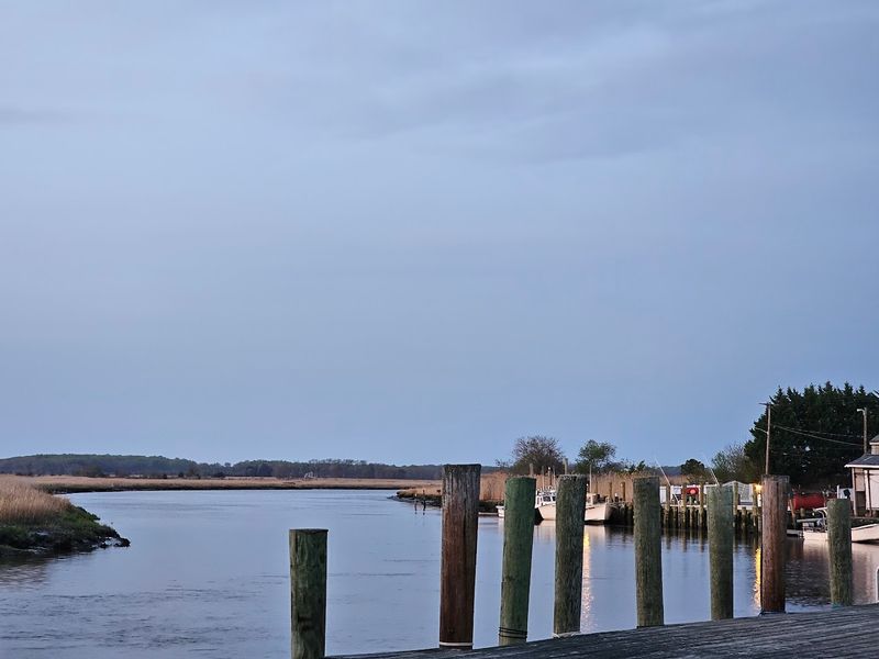 The Waterfront View That Makes Lunch Feel Like A Vacation