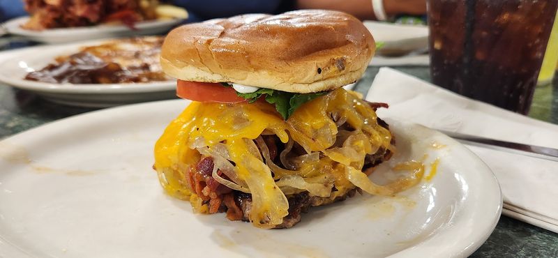 This Michigan Spot Is Famous For BLTs That Barely Fit On The Plate - Decor Hint The Bread That Holds Everything Together