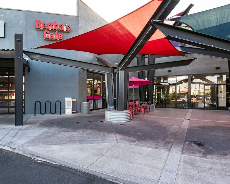 This Maryland Soul Food Spot Is One Locals Prefer To Keep To Themselves - Decor Hint Mac And Cheese That Holds Its Own On Any Plate