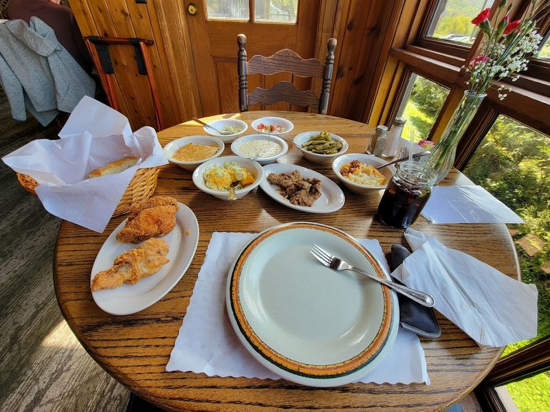 15 Must-Visit Georgia Diners With A Warm And Welcoming Feel - Decor Hint Dillard House Restaurant