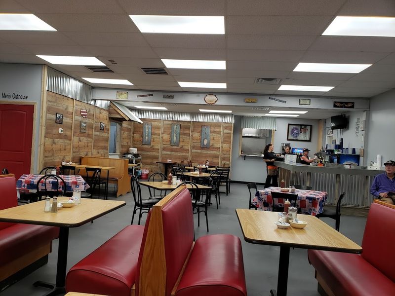 A Diner Atmosphere That Feels Genuinely Familiar