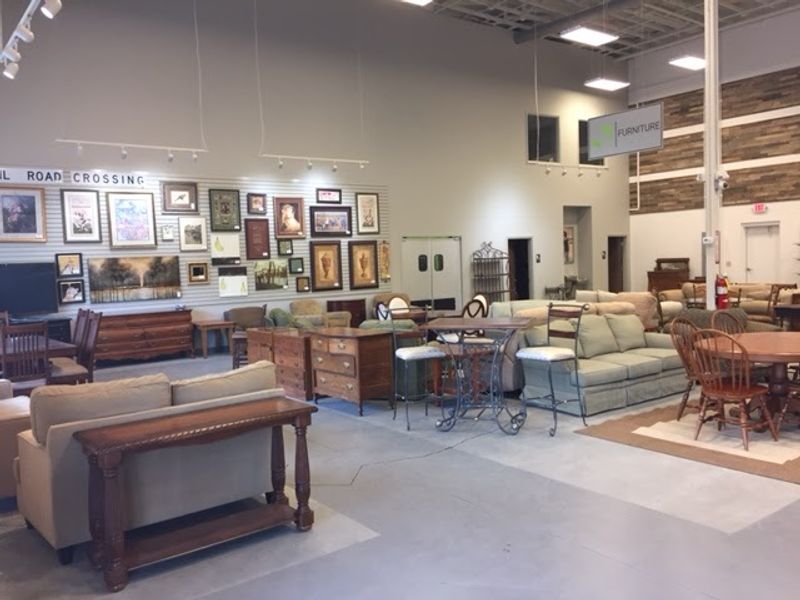 Donation Drop-Off That Makes Decluttering Meaningful