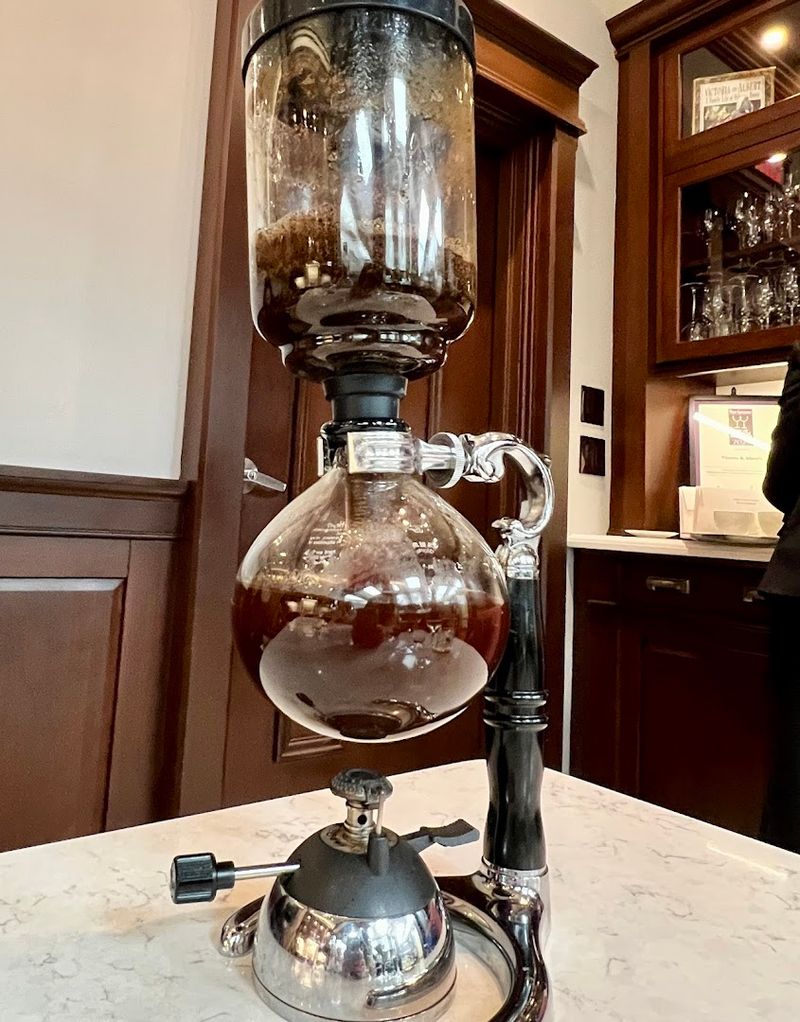 Tableside Coffee And The Gravity Siphon