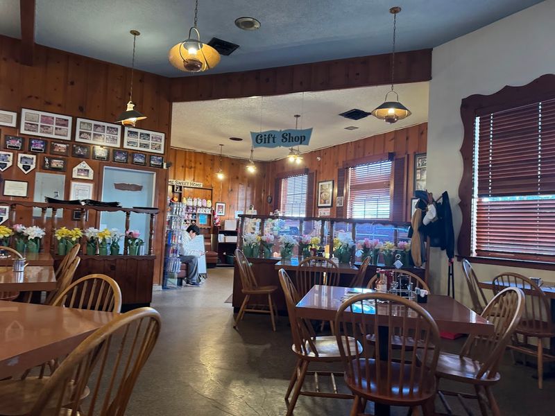 Daily Hours That Work For Both Early Birds And Late Breakfast Fans