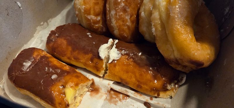 2026 Is The Year To Try These Melt-In-Your-Mouth Glazed Donuts In Georgia - Decor Hint Nostalgic Charm That Feels Like a Step Back in Time