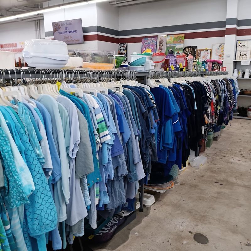 Red White And Blue Thrift Store, Gretna