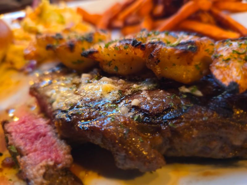 The Smokey Bone BBQ-Twin