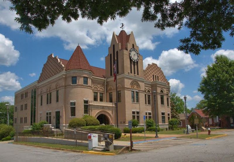 These 13 Quiet Georgia Streets Offer A Relaxing And Budget-Friendly Escape - Decor Hint Washington's Historic Streets